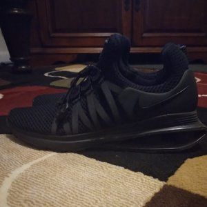 NIKE BLACK SHOX GRAVITY